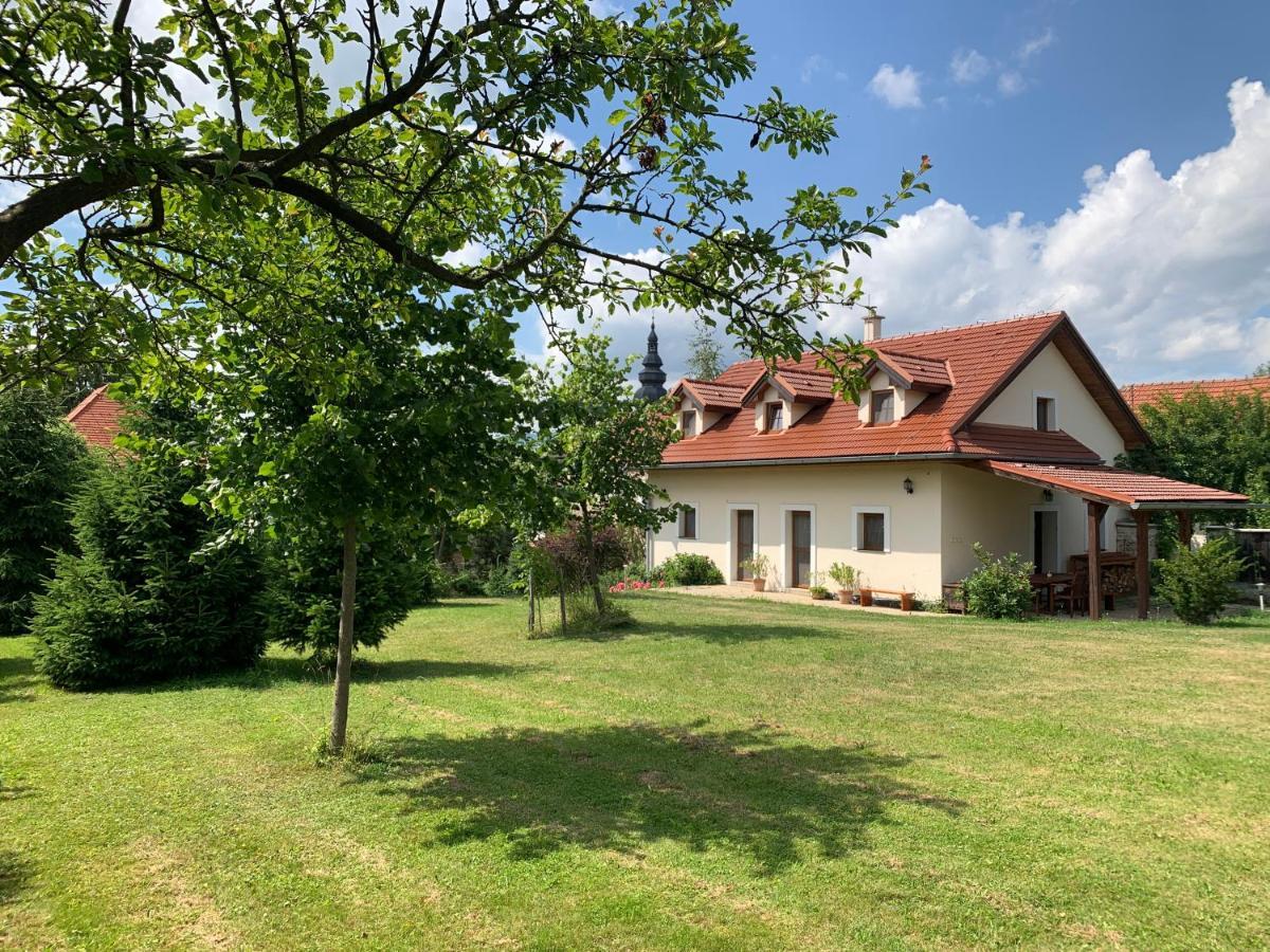 Villa Lypche Besenova Bagian luar foto