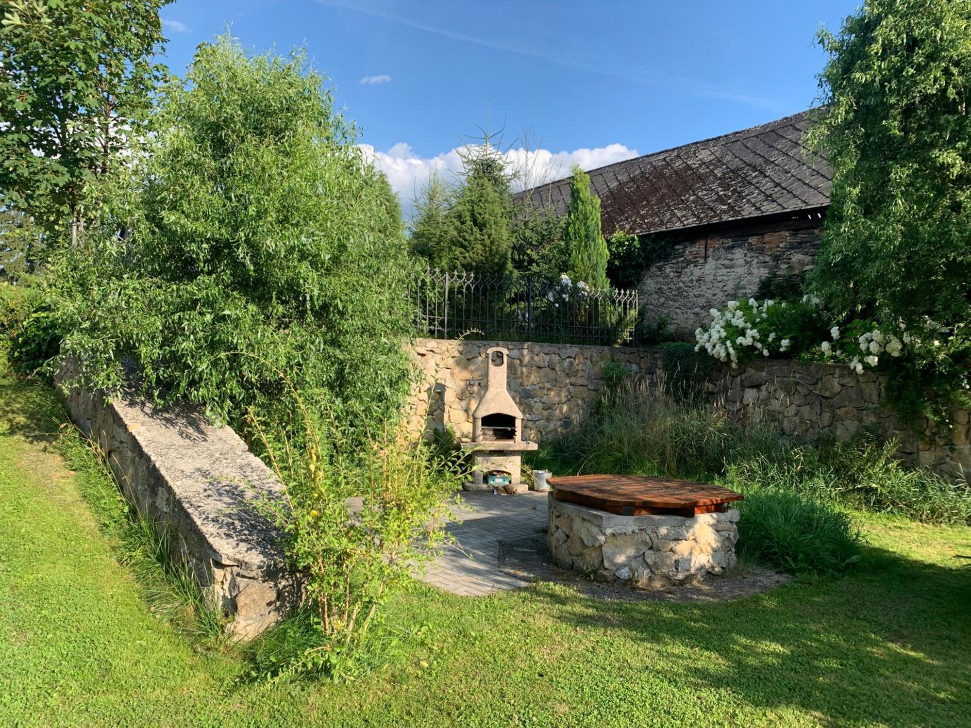 Villa Lypche Besenova Bagian luar foto