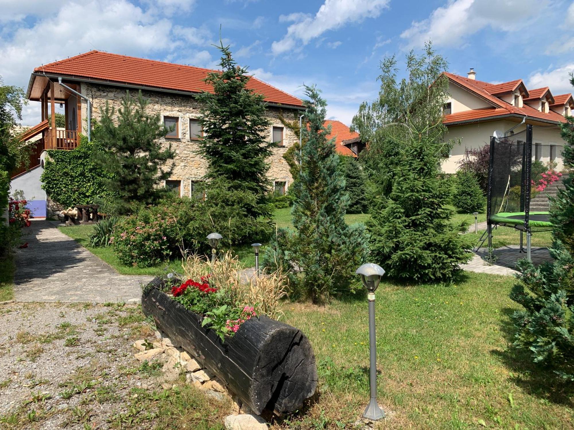 Villa Lypche Besenova Bagian luar foto