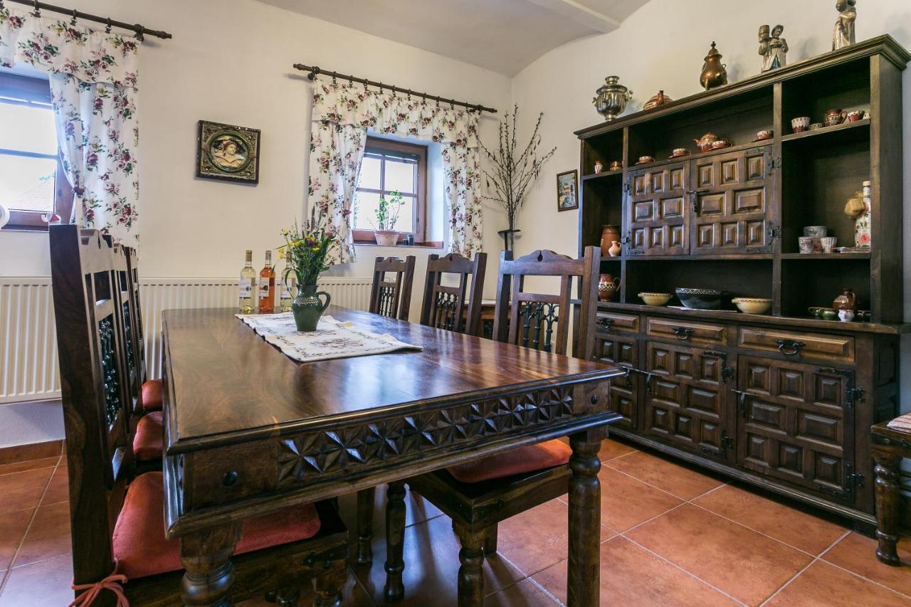 Villa Lypche Besenova Bagian luar foto