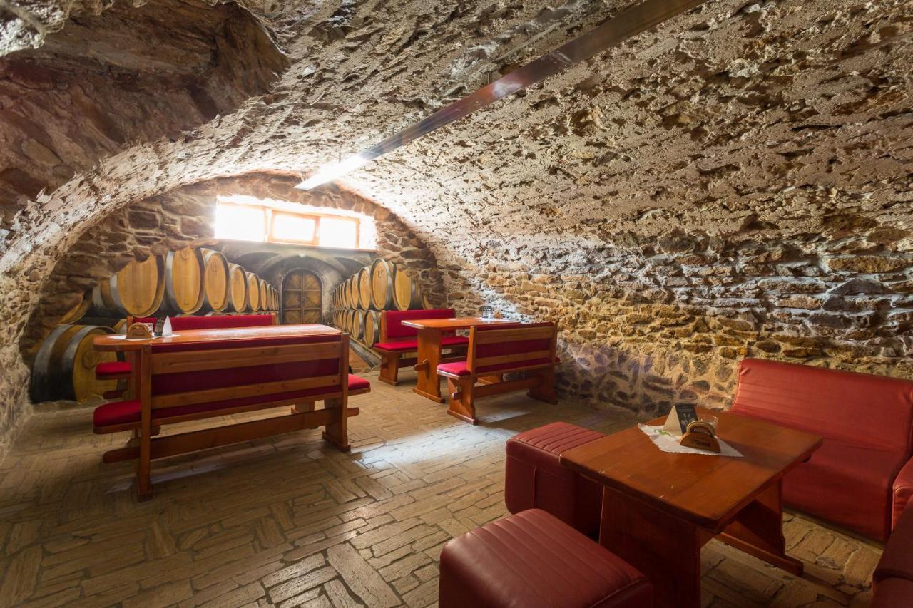 Villa Lypche Besenova Bagian luar foto